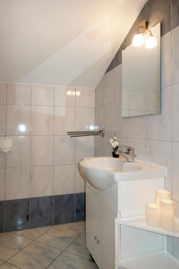 Apartment Marija - VRB103 Vrbnik Buitenkant foto