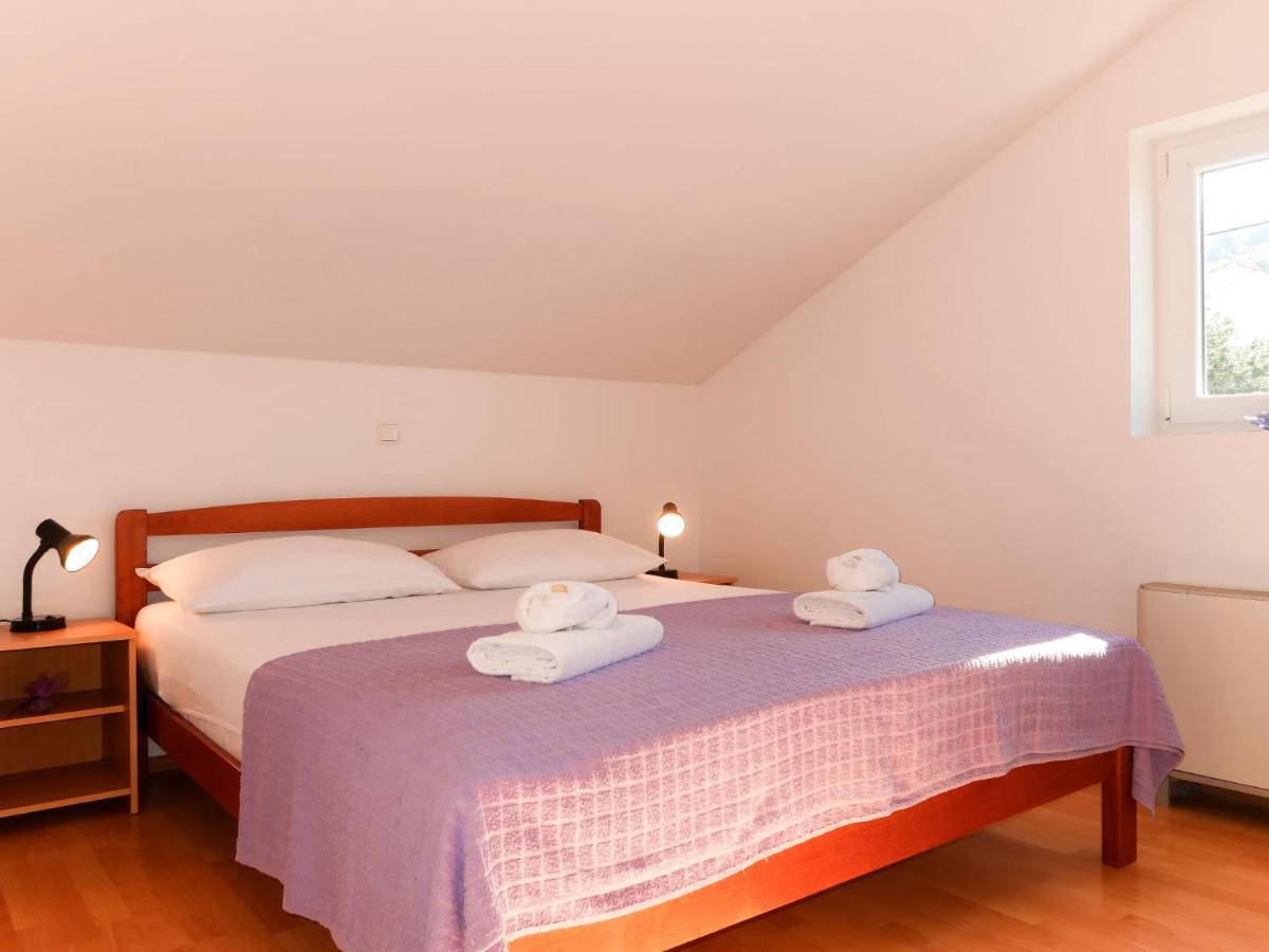 Apartment Marija - VRB103 Vrbnik Buitenkant foto